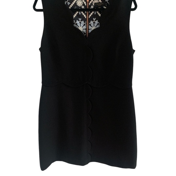 Ted Baker Black Scalloped Shift Dress – US 8 (UK 4) Elegant, Minimalist & Timele - Picture 3 of 5